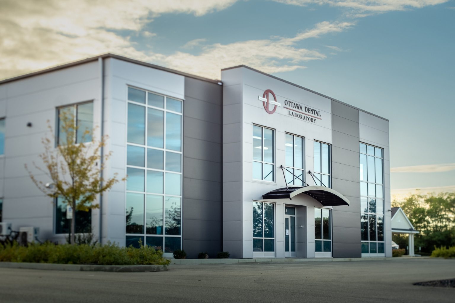 Find a career at the Ottawa Dental Laboratory!